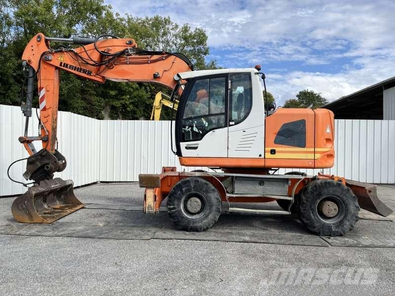 Liebherr A918 COMPACT Pelle sur pneus