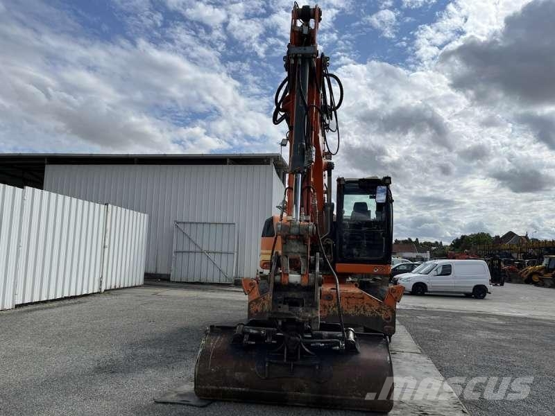 Liebherr A918 COMPACT Pelle sur pneus