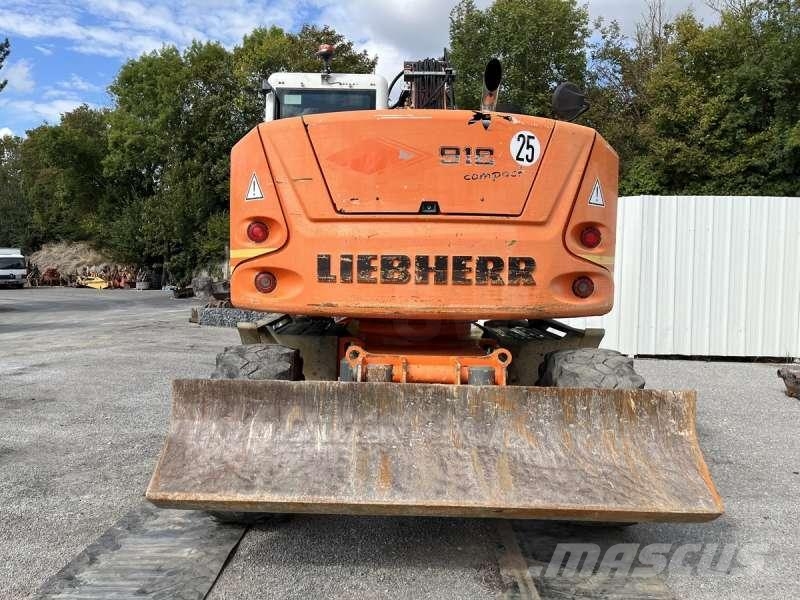Liebherr A918 COMPACT Pelle sur pneus