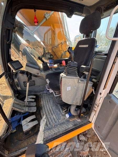 Liebherr R926 LC حفارات زحافة