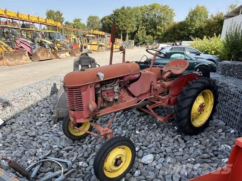 MASSEY-HARRIS PONY 812 トラクター
