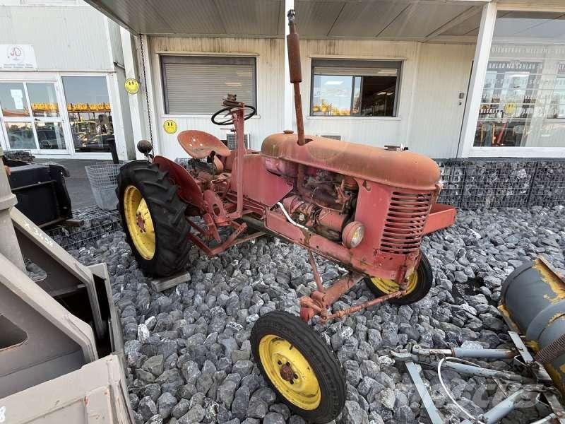 MASSEY-HARRIS PONY 812 トラクター