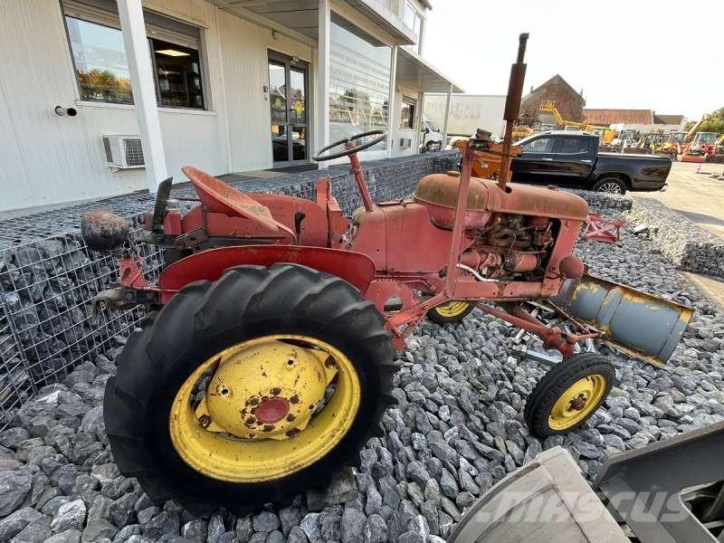 MASSEY-HARRIS PONY 812 トラクター
