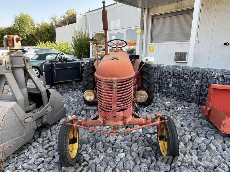 MASSEY-HARRIS PONY 812 トラクター