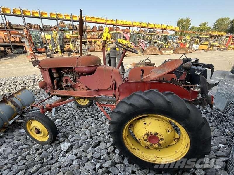 MASSEY-HARRIS PONY 812 トラクター