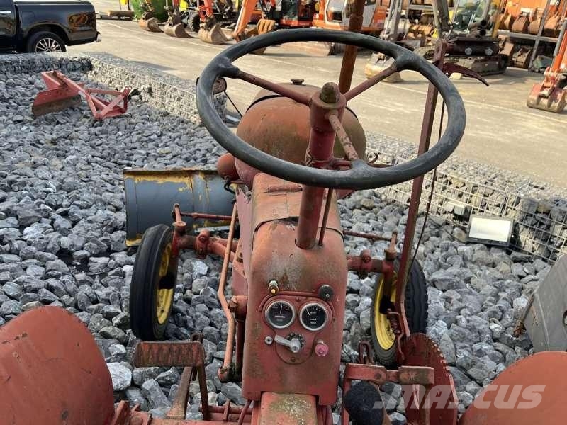 MASSEY-HARRIS PONY 812 トラクター