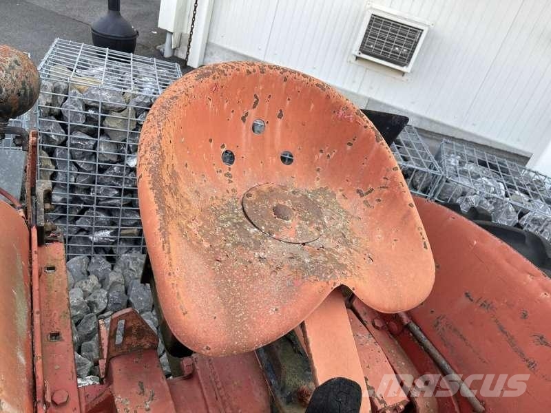 MASSEY-HARRIS PONY 812 トラクター