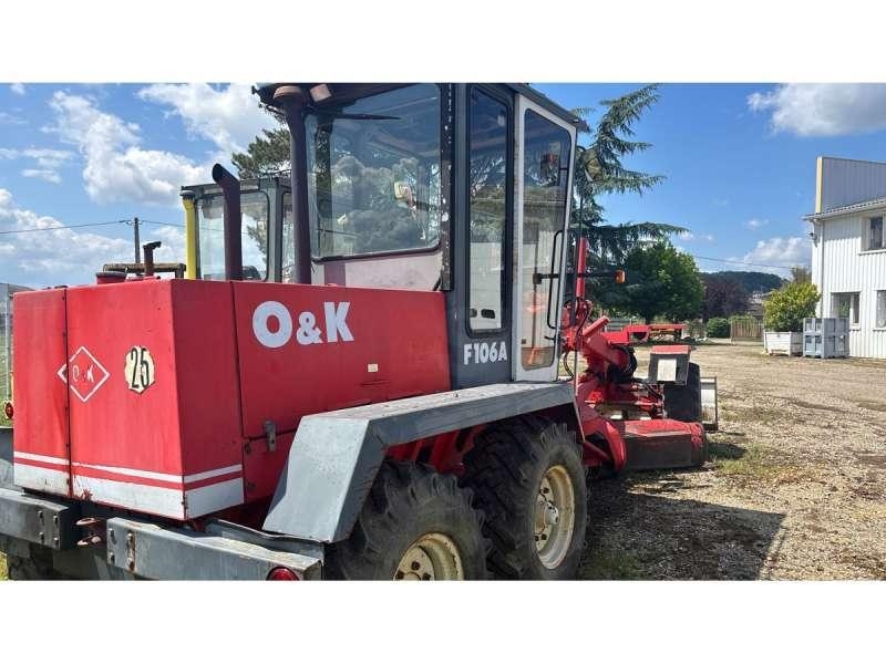 O&K F106A معدات تمهيد الطرق