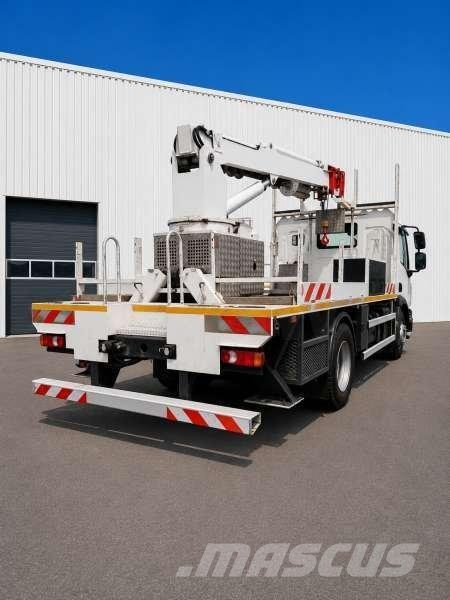 Renault D13 + GRUE DE FORAGE Otros camiones