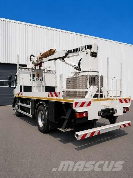 Renault D13 + GRUE DE FORAGE Вантажівки / спеціальні
