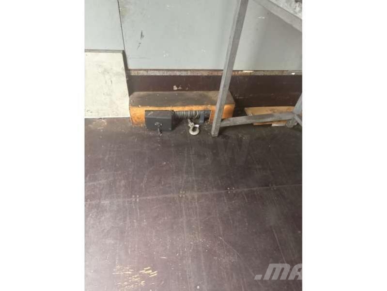 Sommer 3 ESSIEUX Box body semi-trailers