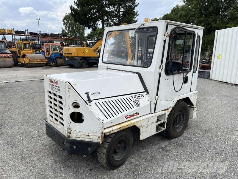 Taylor-Dunn TC-40 Tractors