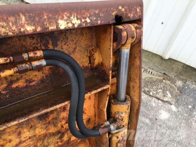 CASE 2340mm - Type tractopelle دلاء