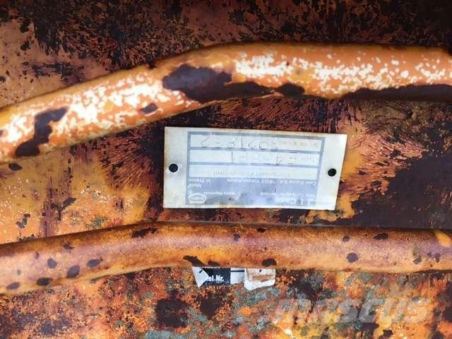 CASE 2340mm - Type tractopelle دلاء