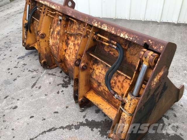 CASE 2340mm - Type tractopelle دلاء