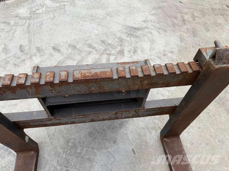 Mecalac pour series 10 / 11 et 12 - 1200mm Gradbeništvo - drugo