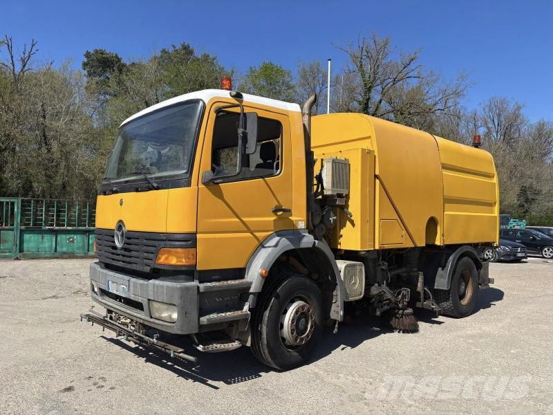 Mercedes-Benz 4x2 Veegwagens