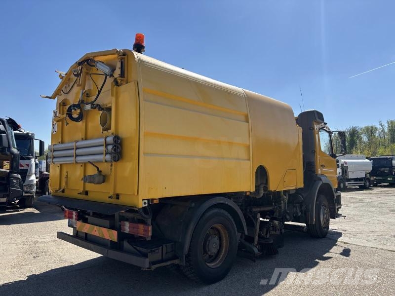 Mercedes-Benz 4x2 Veegwagens