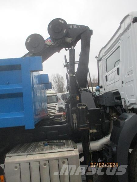 Mercedes-Benz Arocs 2636 année 2020 grue HMF 1310 K2 année 2008 Savivarčių priekabų vilkikai