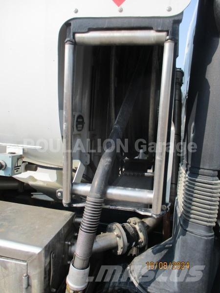 Renault 210.19 شاحنات ذات صهاريج