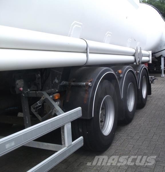 STOKOTA Fuel tank alu 41.3 m3 / 9 comp Tartályos félpótkocsik