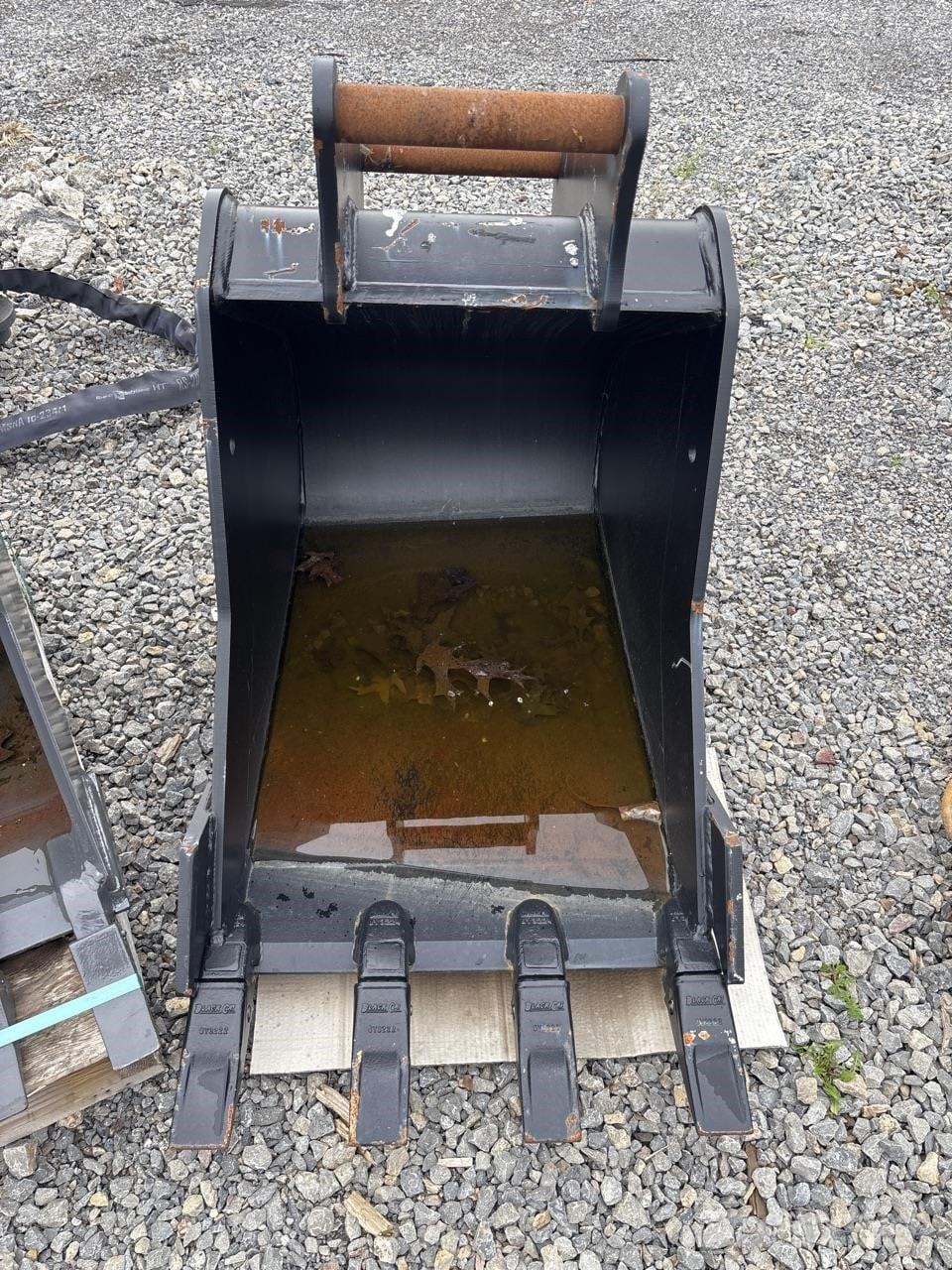 AMI ATTACHMENTS 24 BUCKET Other