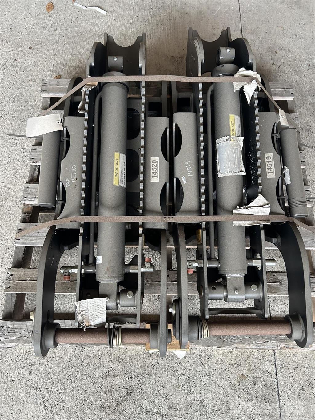 AMI HYDRAULIC BACKHOE THUMB Scarificatori