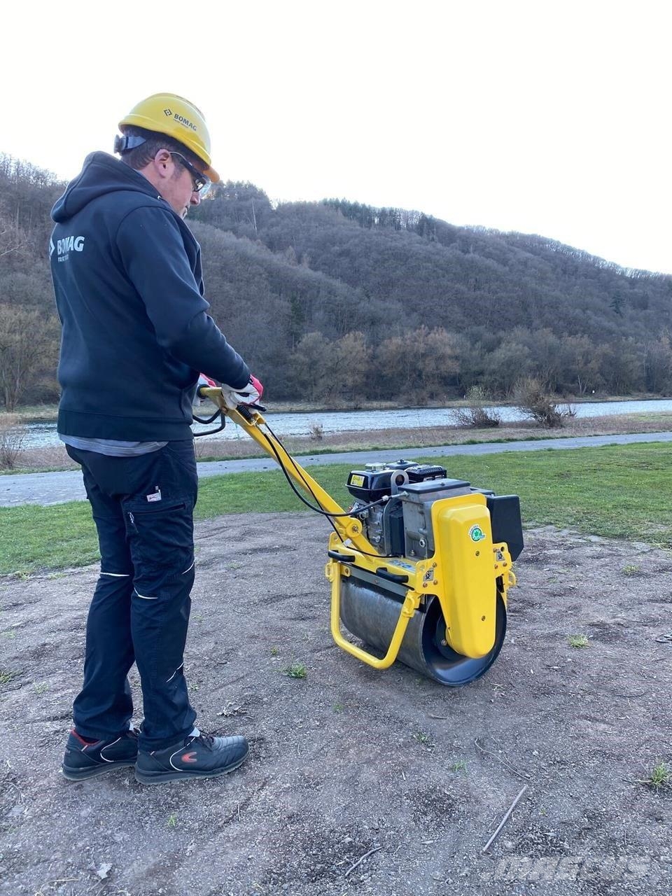 Bomag BW55E Причепні віброкатки
