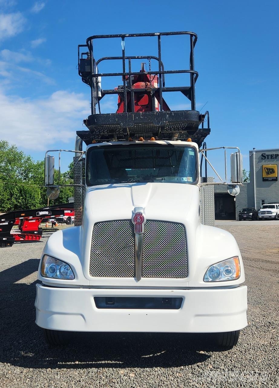 Elliott L55R Truck mounted platforms
