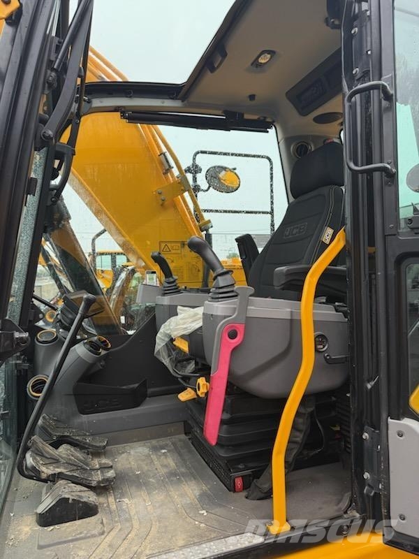 JCB 131X LC حفارات زحافة