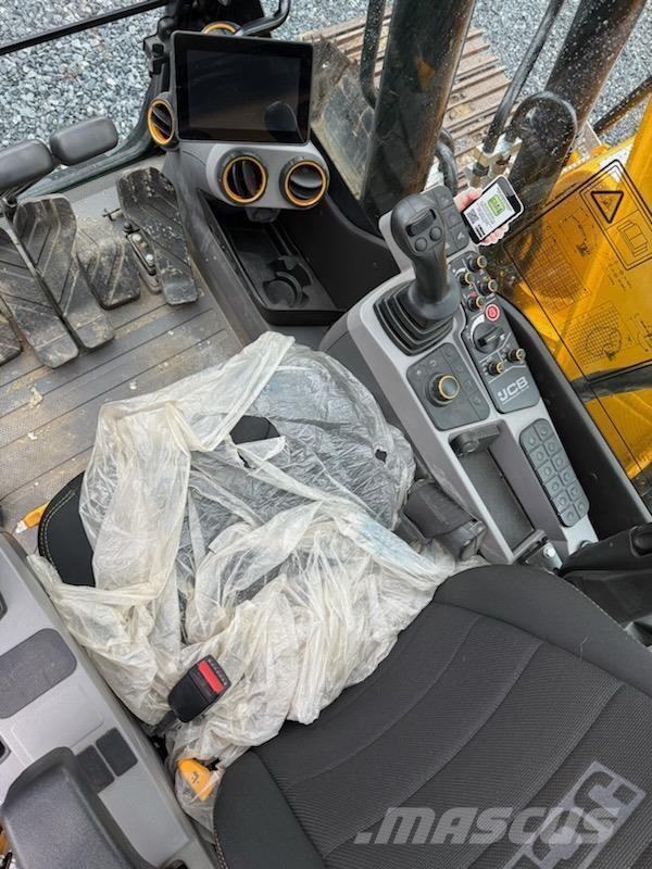 JCB 131X LC حفارات زحافة