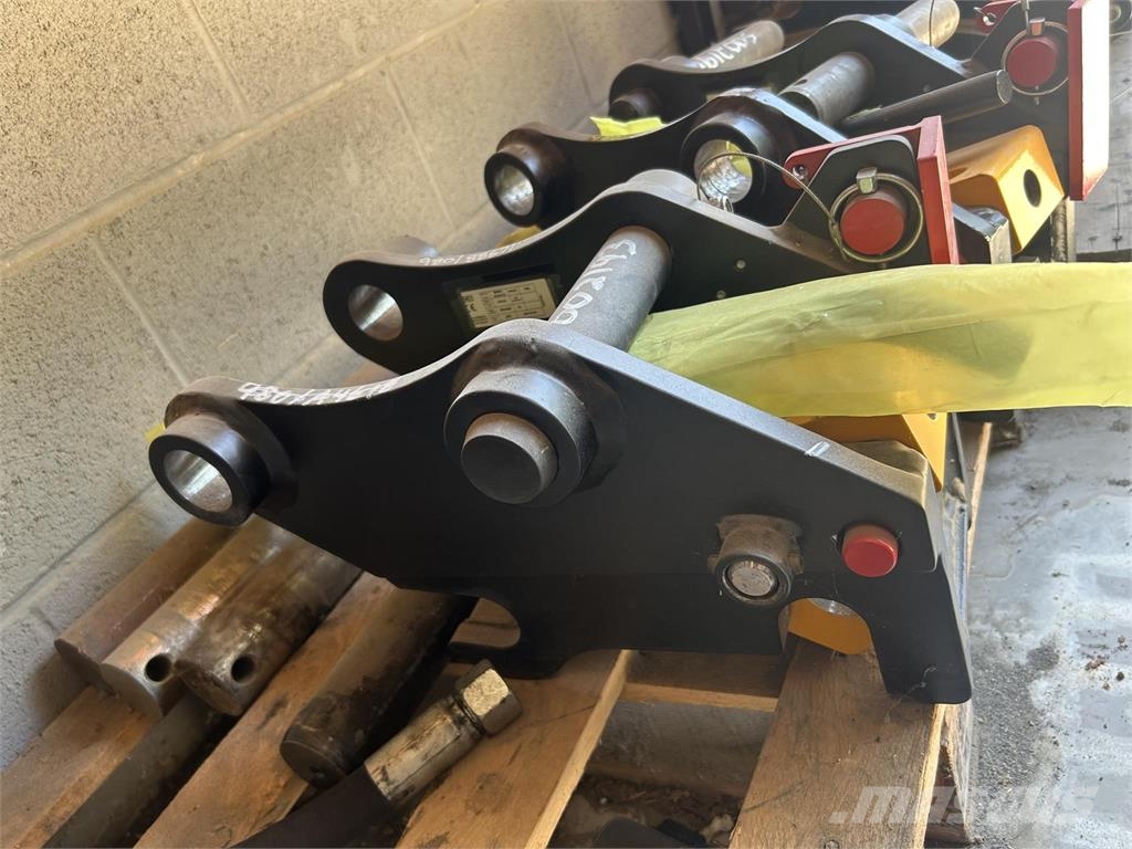JCB 35Z MECHANICAL COUPLER Hitre spojke