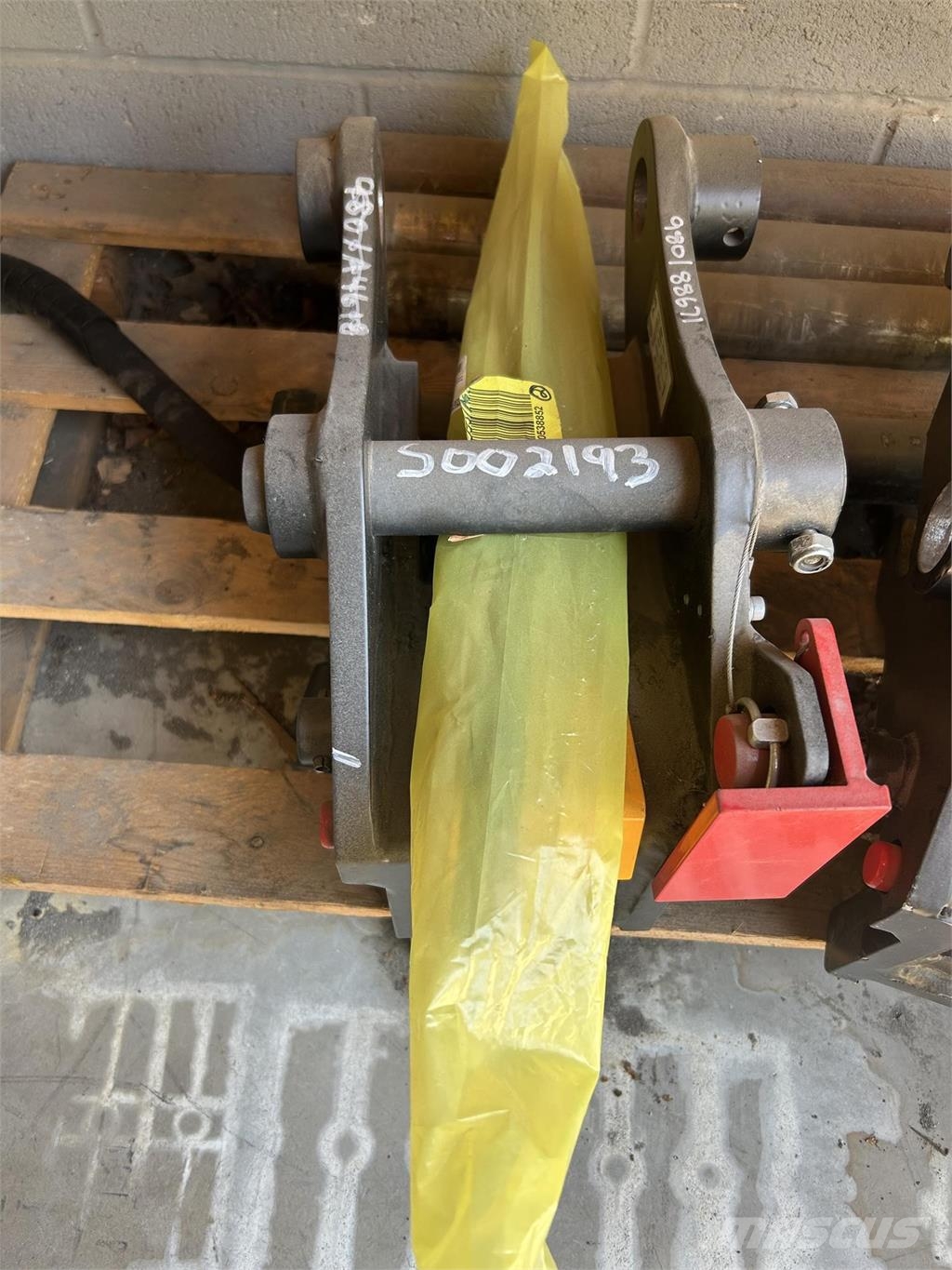 JCB 35Z MECHANICAL COUPLER Hitre spojke