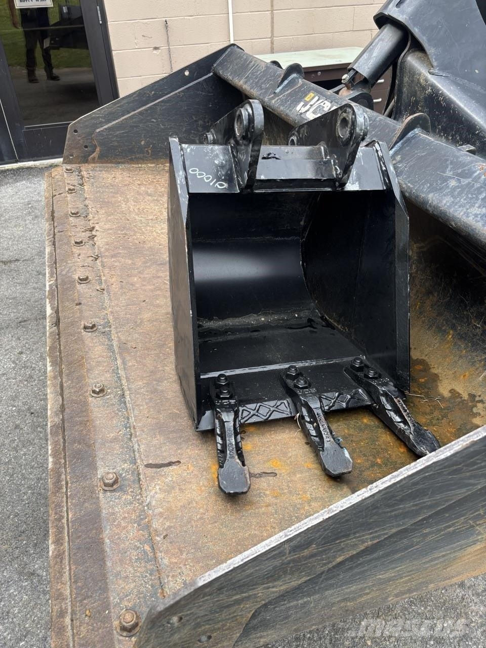 JCB 3CX COMPACT 18 BUCKET Otros
