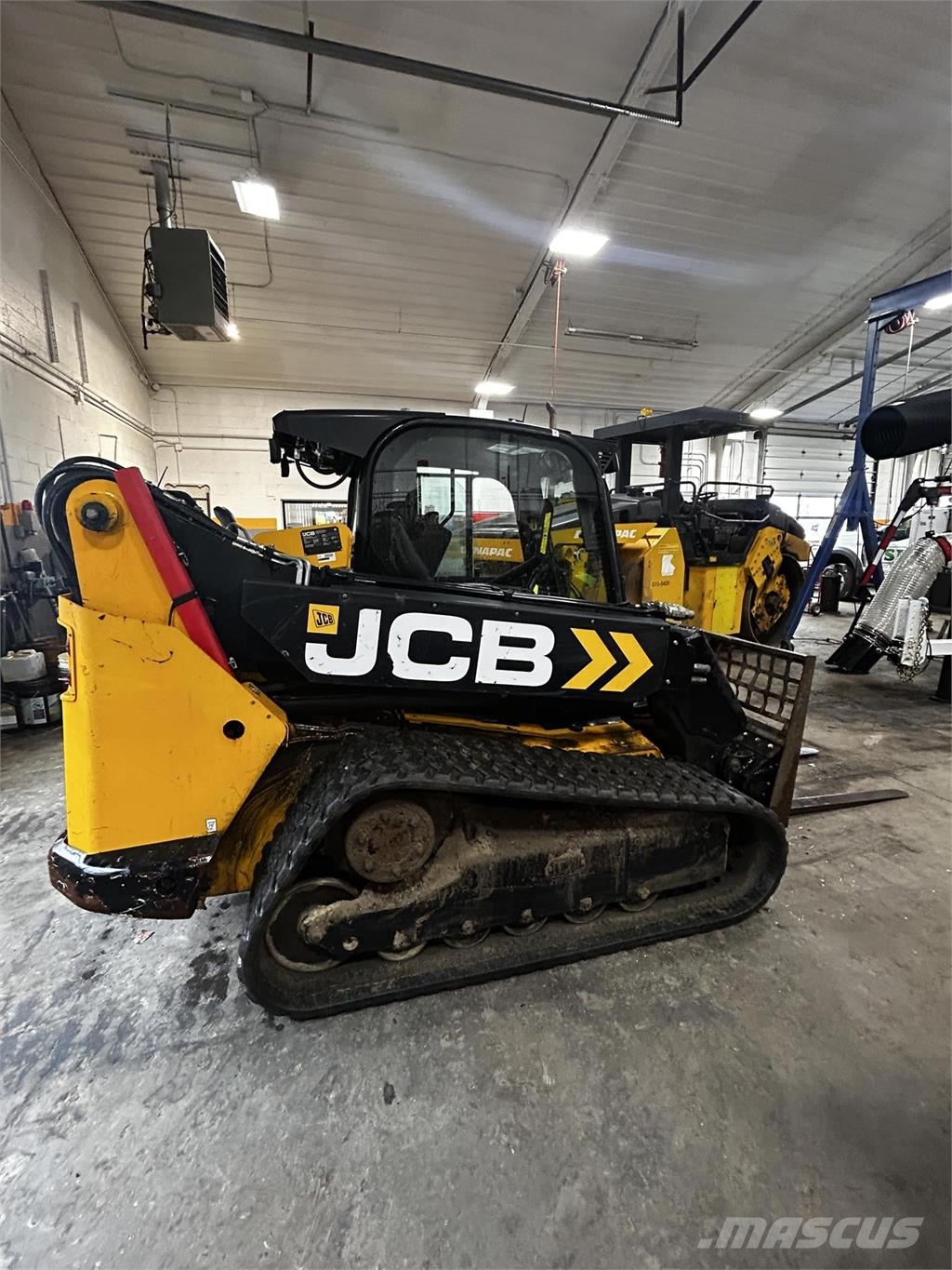JCB 3TS-8T Lietoti riteņu kompaktiekrāvēji
