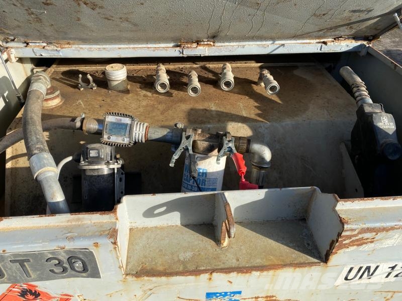 EMILIANA CUVE A CARBURANT 980 E Építőipar - Egyebek