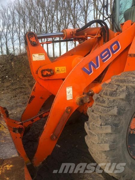 Hitachi W 90 Naudoti ratiniai krautuvai