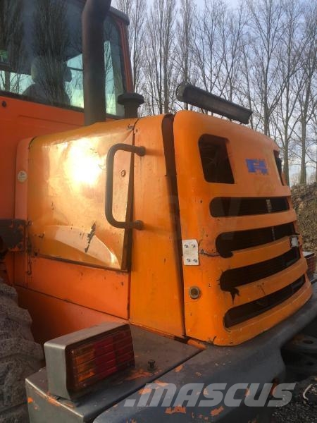 Hitachi W 90 Naudoti ratiniai krautuvai