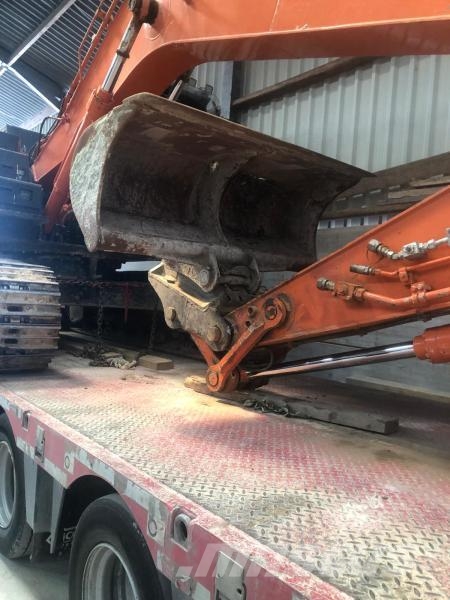Hitachi ZX180LC Beltegraver