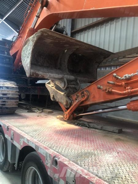 Hitachi ZX180LC Bageri guseničari
