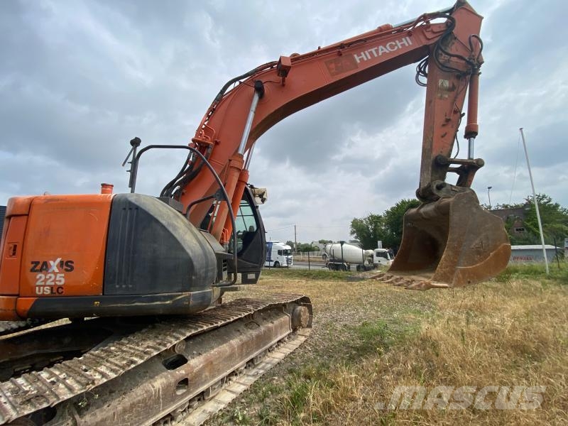 Hitachi ZX225USLC-3 حفارات زحافة