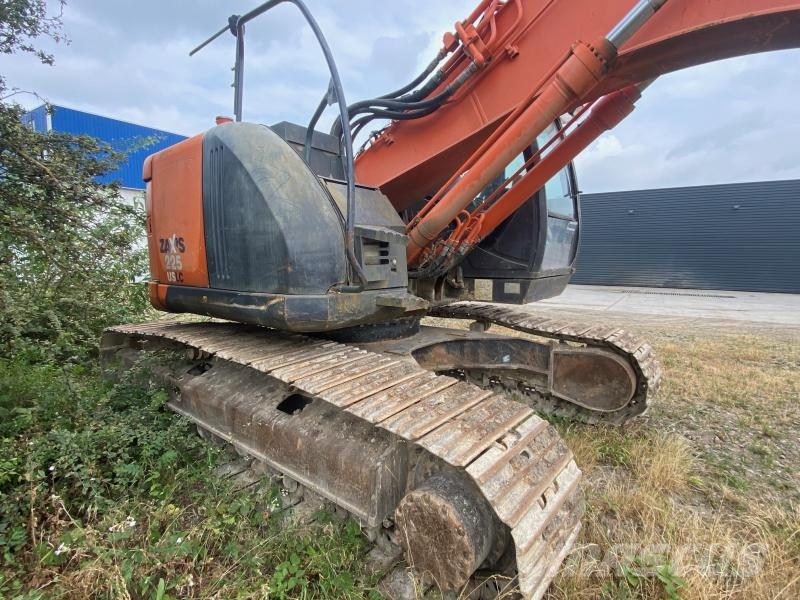 Hitachi ZX225USLC-3 حفارات زحافة
