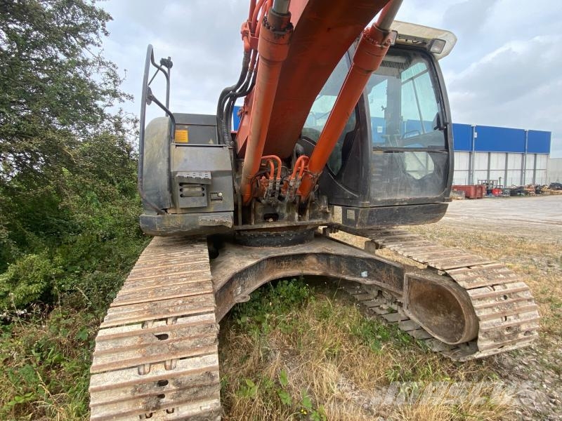 Hitachi ZX225USLC-3 حفارات زحافة