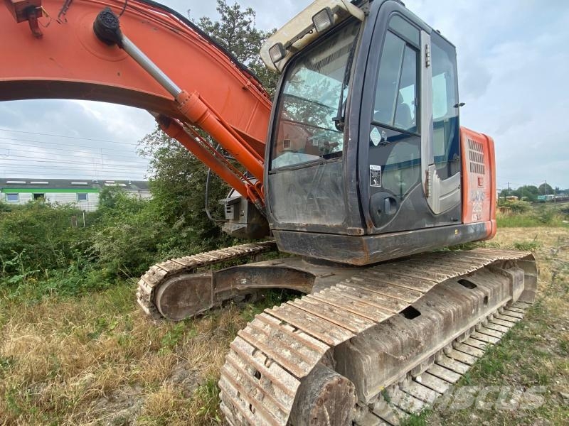 Hitachi ZX225USLC-3 حفارات زحافة