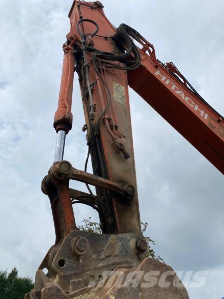 Hitachi ZX225USLC-3 حفارات زحافة