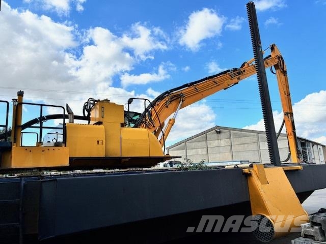 JCB BIGFLOAT JS 220LC Paletli ekskavatörler