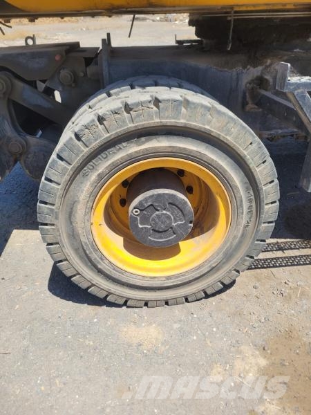 JCB JS175W حفارات بعجل