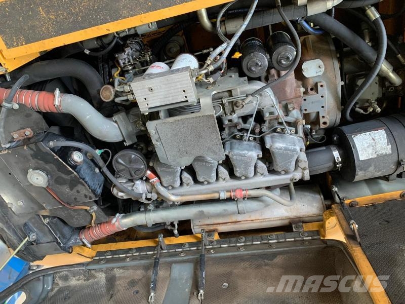 Liebherr R 904C HDSL حفارات زحافة