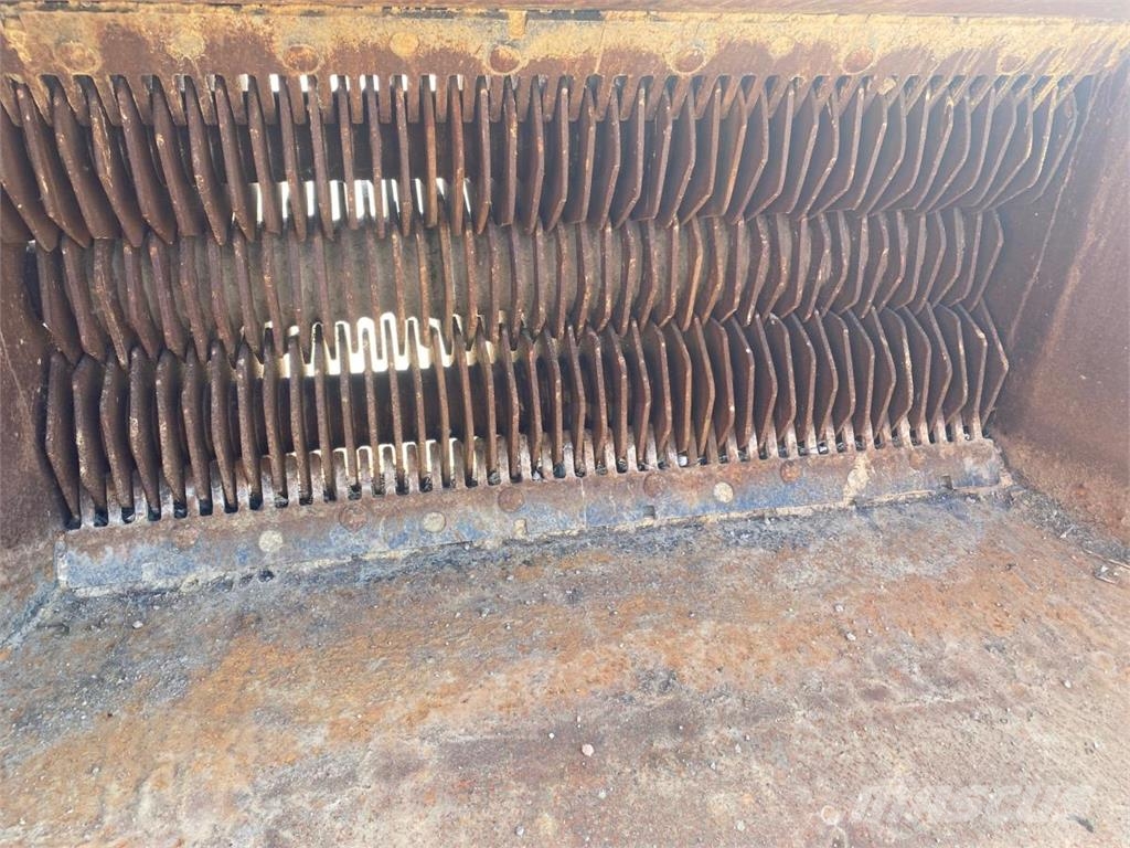 MB Crusher HDS 323 Cucharones