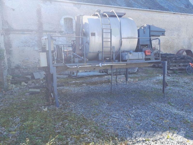 MENARD BOUILLE SUR BERCE 3000 LITRES Andra vägbyggnadsmaskiner